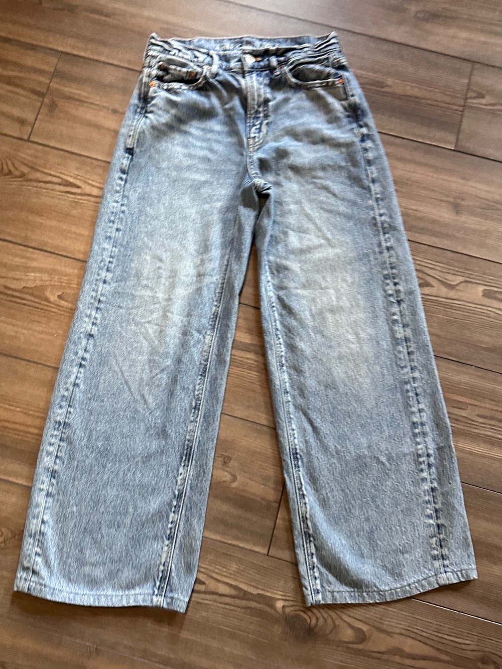 American Eagle Wide Leg Jeans | Light Wash Denim | Size 0 | EUC | 26" Inseam - Picture 2 of 10